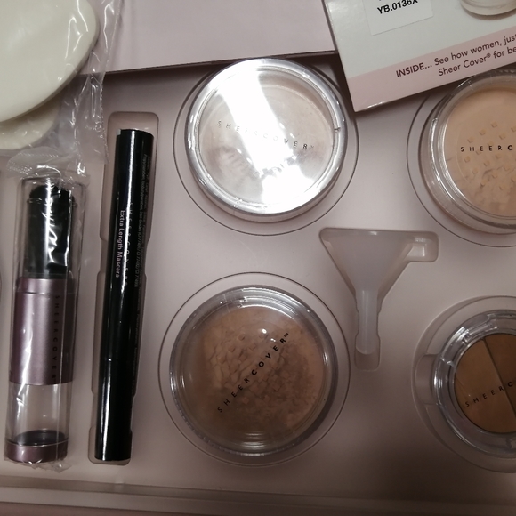 ** LAST ONE*** SHEER COVER MINERAL MAKEUP KIT Medium - Picture 7 of 14